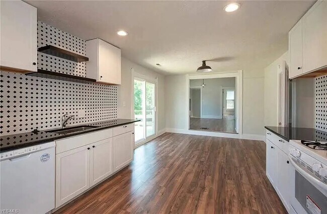 Photo - 3204 Archwood Ave Unidad Up
