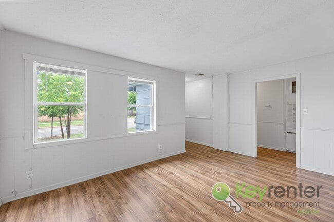 Photo - E Elm St Triplex Unit 2005