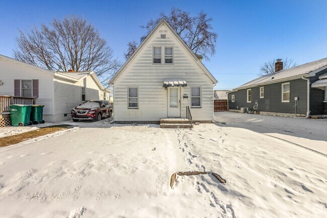 Building Photo - 910 Reddick St Rental