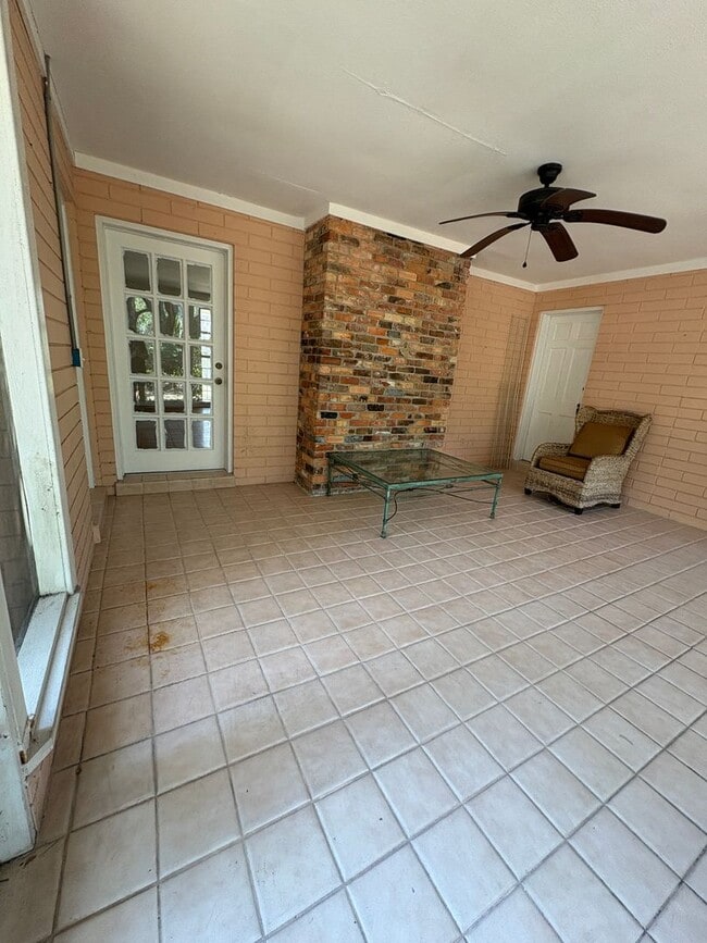 2227 Country Club Rd