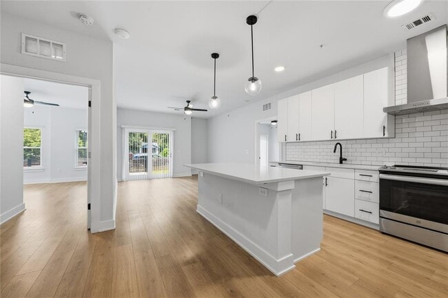Building Photo - 3101 Govalle Ave Unit 101
