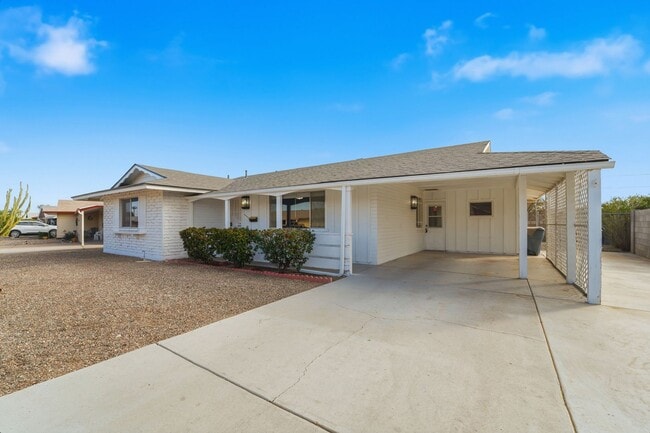 Photo - Comfortable 2-Bed Sun City Retreat with Vinyl Flooring & Fresh Paint