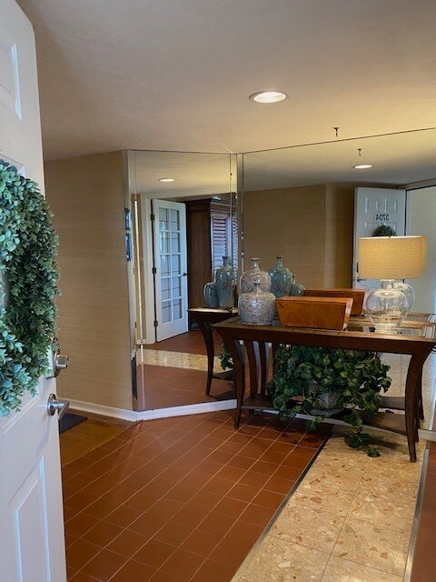 Entry Hall - 15171 Cedarwood Ln Unit 3704