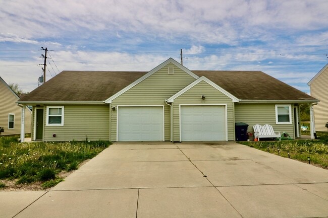 Building Photo - 412/414 Brookmont Drive Unit 412 Brookmont Drive