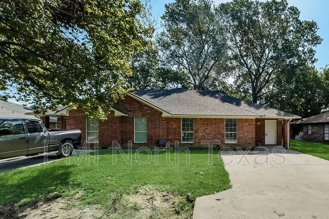 Photo - 919 Farmington Rd
