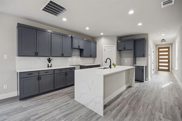 Photo - 3703 York St