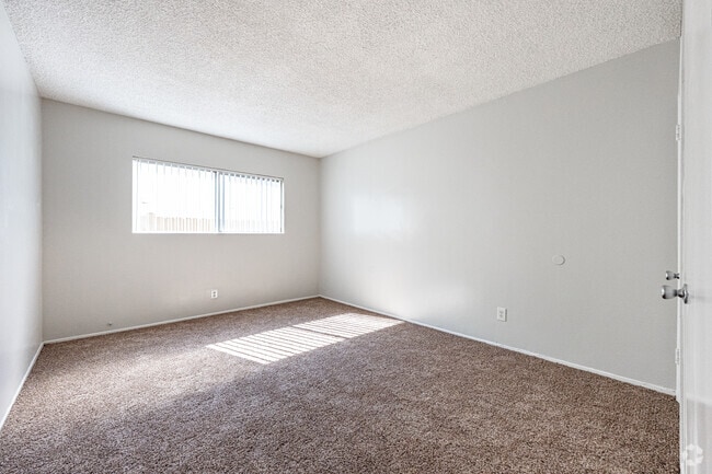 1BR, 1BA - 720SF - Bedroom