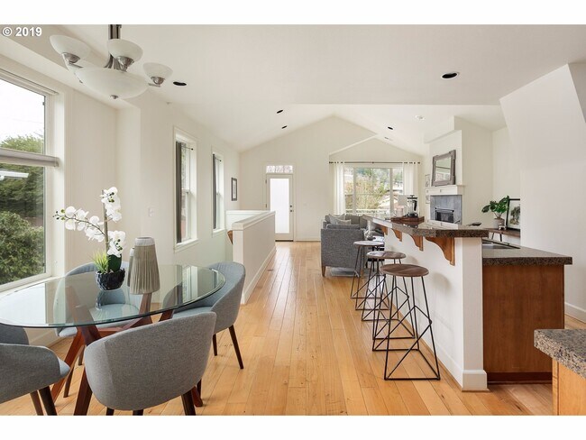 Photo - Amazing 3 bed / 2.5 bath Duplex with Bonus Room!