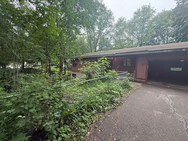 Three Bedroom - Two Bathroom Rambler in Bu... - Three Bedroom - Two Bathroom Rambler in Bu... House