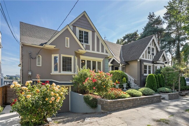 Building Photo - Spacious Montlake Rental with Stunning Vie...