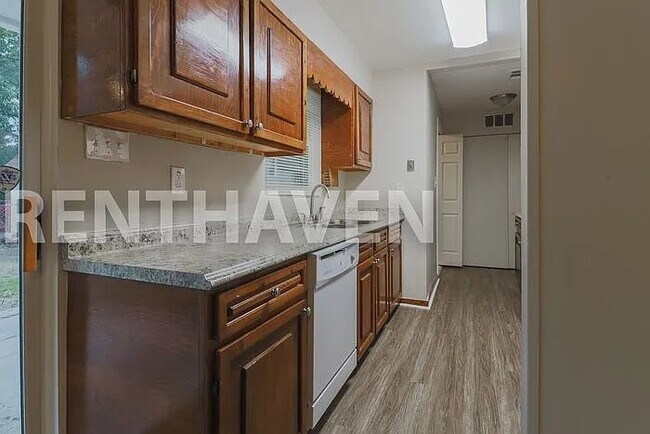 Photo - 301 Oregon Trail