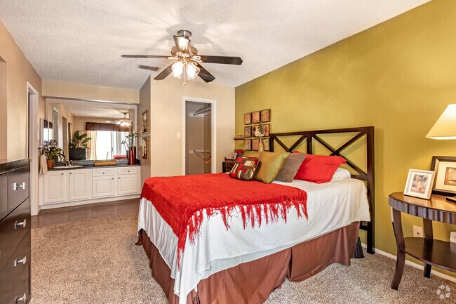 1BR, 1BA - 696SF - Bedroom