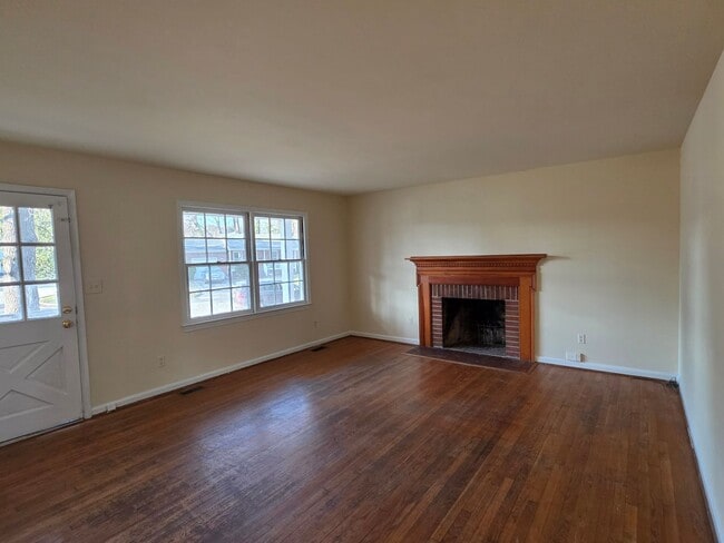 Photo - Move In Ready 3bd, 1.5bath Brick Ranch