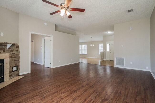 Photo - 2013 St Martins Dr W