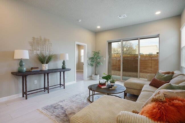 3289 Oakmount Dr SE