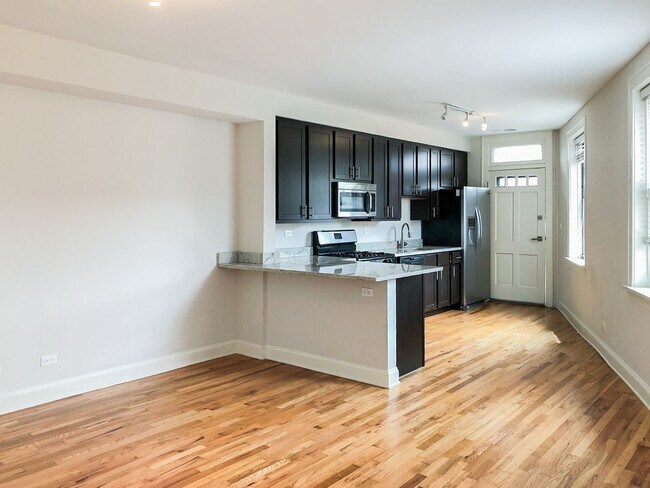 Photo - 2229 W Wilson Ave