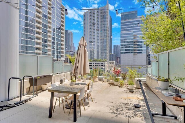 Building Photo - 222 West Ave Unit 1007 Rental