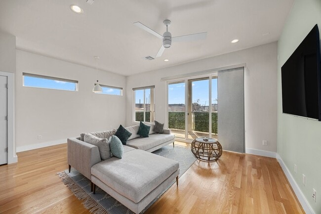 Photo - 4618 Nichols St