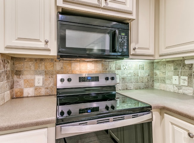 Photo - 13818 Oxford Dr