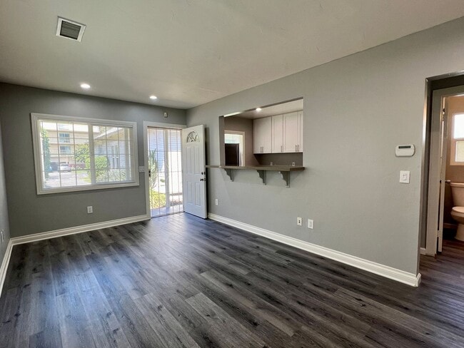 Photo - Beautiful Remodeled 1-Bedroom Cottage w/Central A/C and Parking in Hillcrest