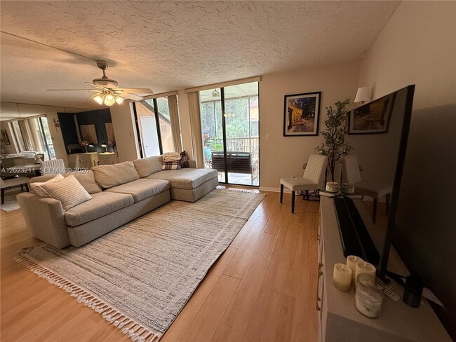 Photo - 450 Commodore Dr Unit 306