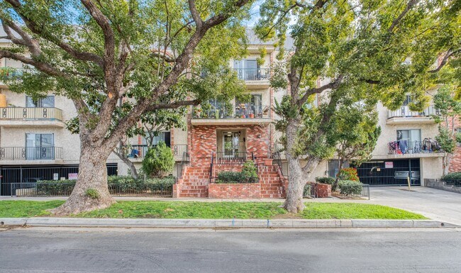 Hollywood Apartments