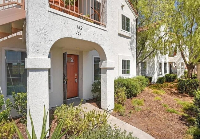 Building Photo - Sun Ridge 1 bedroom ground level beauty! T... Rental