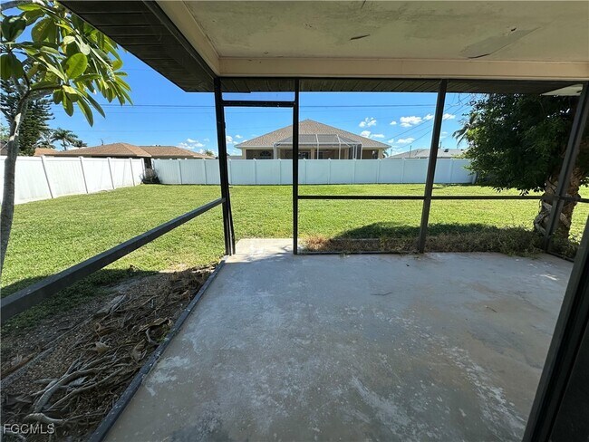 Photo - 3717 SW 6th Ave