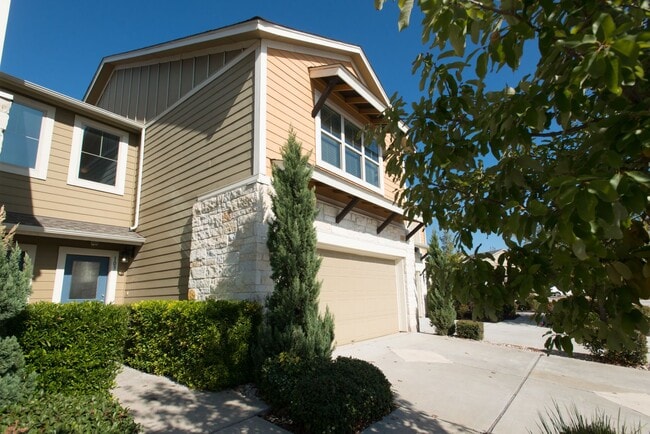Building Photo - Model Home in City Side Condo Community