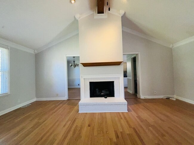Photo - Spacious Home Near The Lake