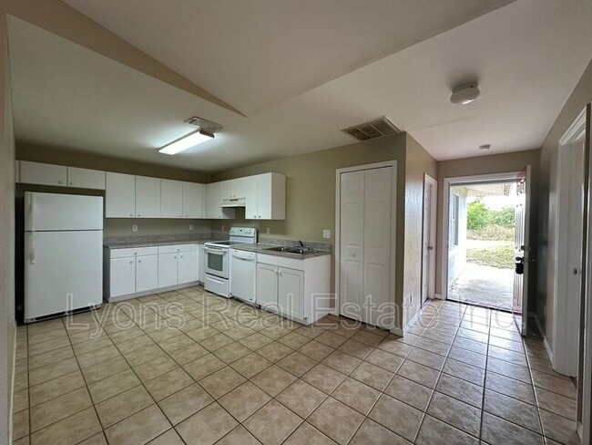 Photo - 1125 Gilbert Ave S