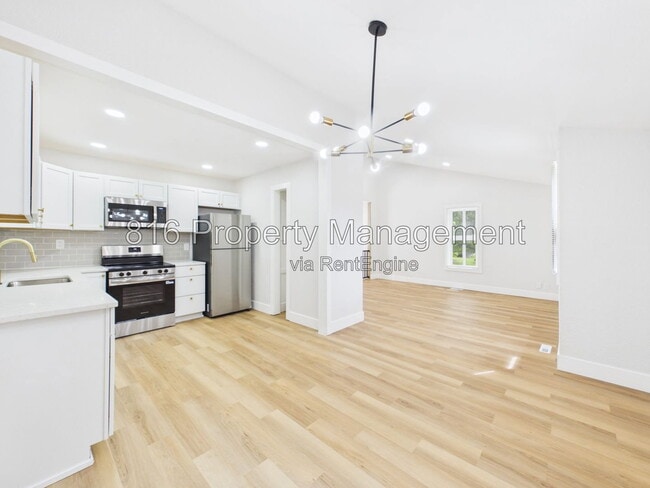 Building Photo - 9524 Manning Ave