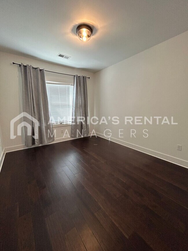 Photo - Home for Rent in Vestavia Hills, AL!!! Available to View Now!