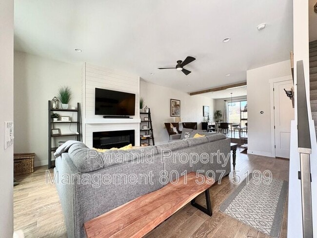 Photo - 1027 Wasatch Spring Rd