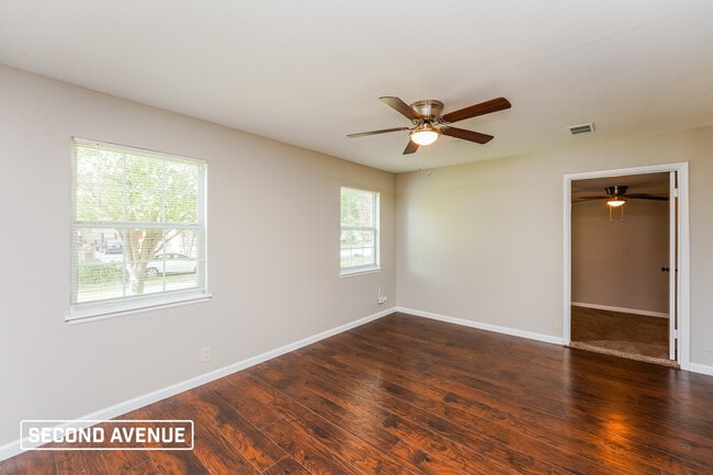 Photo - 1819 Barlow Ave