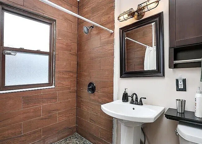 Bathroom - 613 Belmont St Unit 613