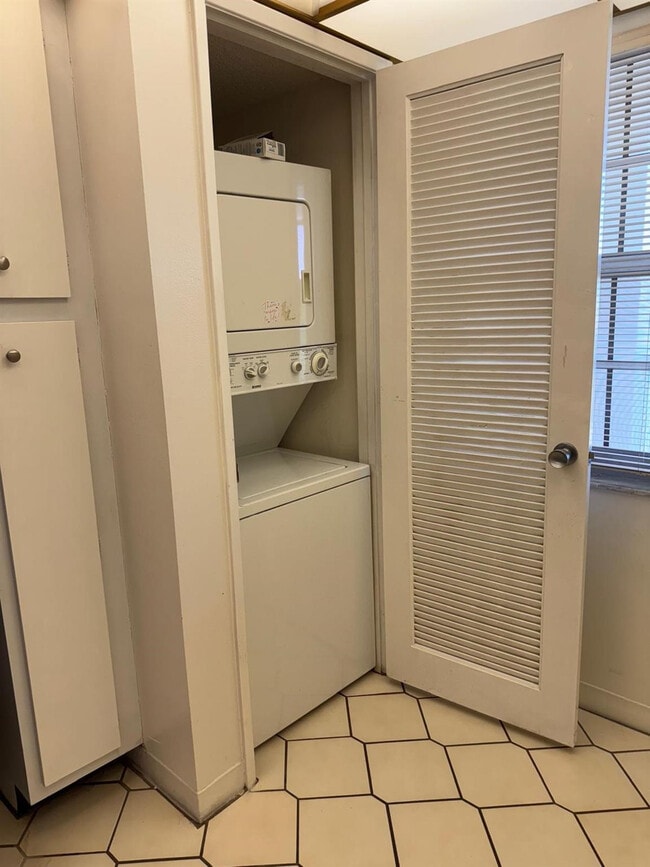 Photo - 3510 Oaks Way Unit 605