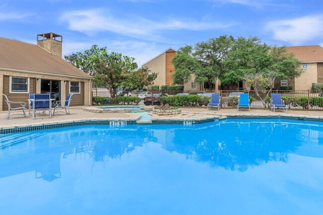 Photo - Avistar At The Oaks