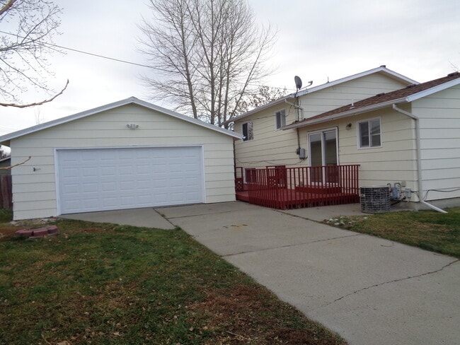 Photo - 4 Bedroom House with Newer Carpet and over...