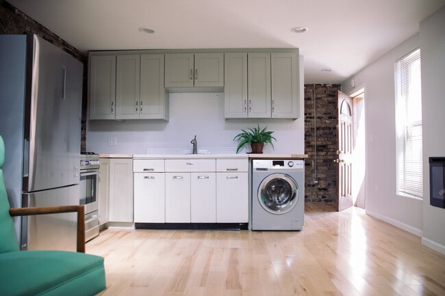 Photo - 3925 W Eddy St Unit Coach House