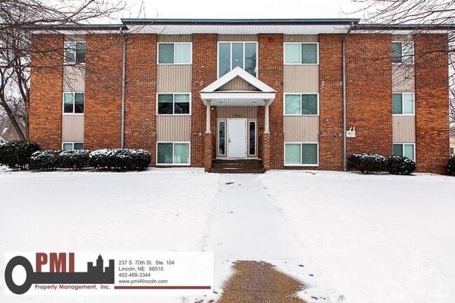 Building Photo - 2 Bedroom and 1 Bathroom Apartment Availab... Unit 4001 Holdrege St. #7