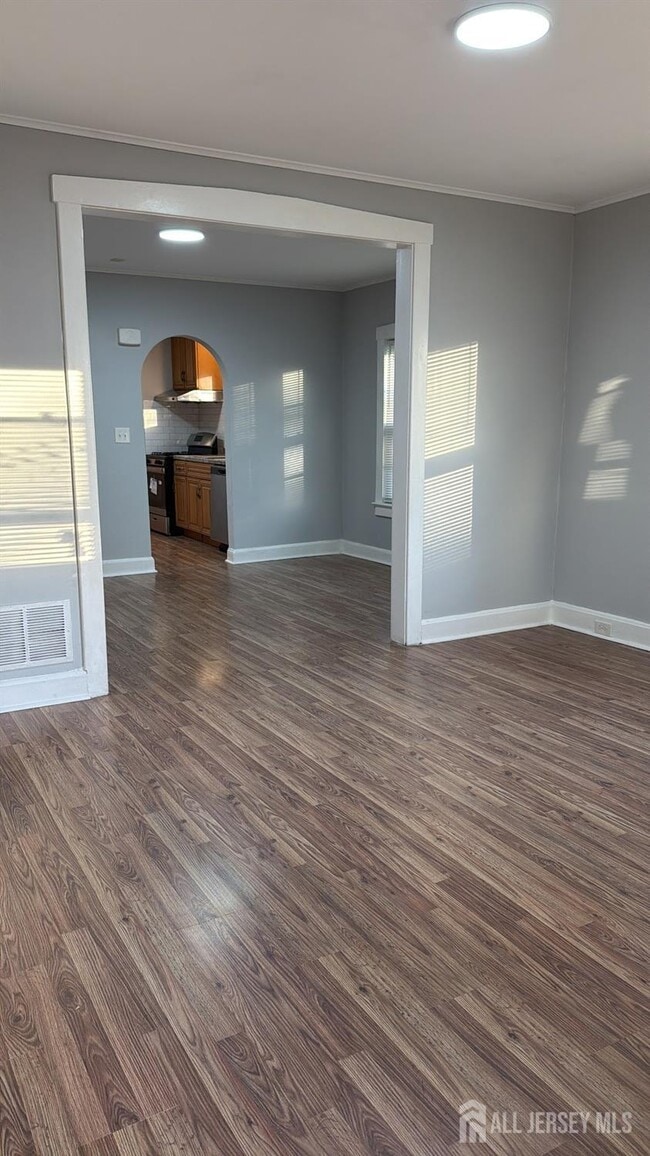 Photo - 463 Valmere Ave