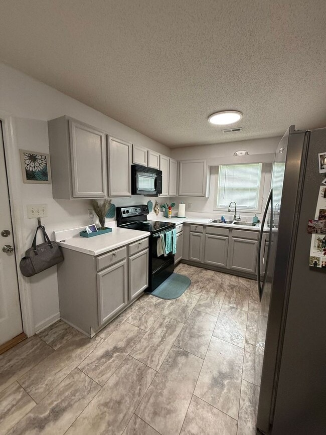 Photo - Charming 3 bedroom, 2 bath house
