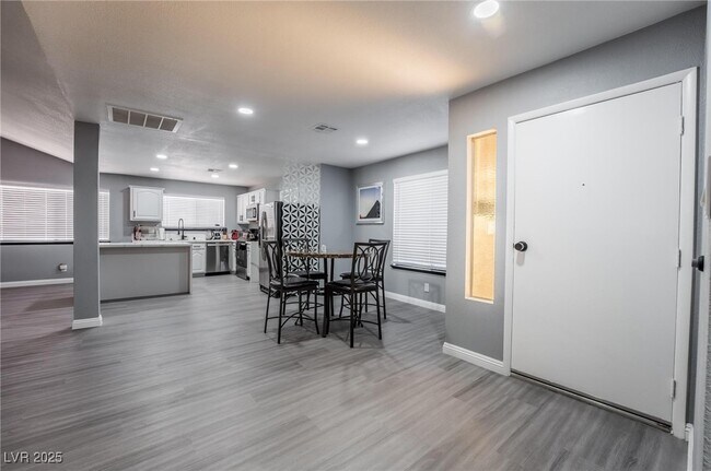 7439 Trudy Ln