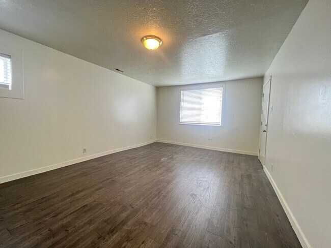 Photo - 3 Bedroom/1 Bathroom in SLC