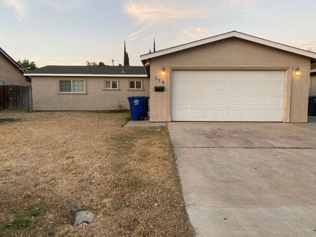 3 bedroom home with newly remodeled kitchen! - 3 bedroom home with newly remodeled kitchen!