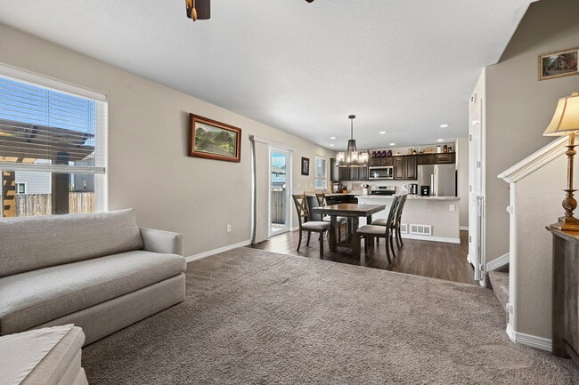 Photo - 6437 Vedder Dr