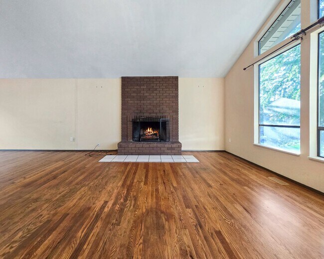 Photo - Charming 4-Bedroom Home with Bonus Rooms &...