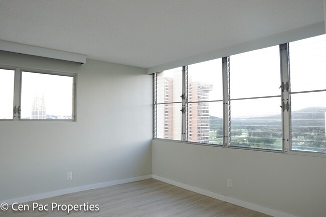 Building Photo - 2 Bed/2 Bath/1 Parking - Beautiful Unit with Nice View in Salt Lake!