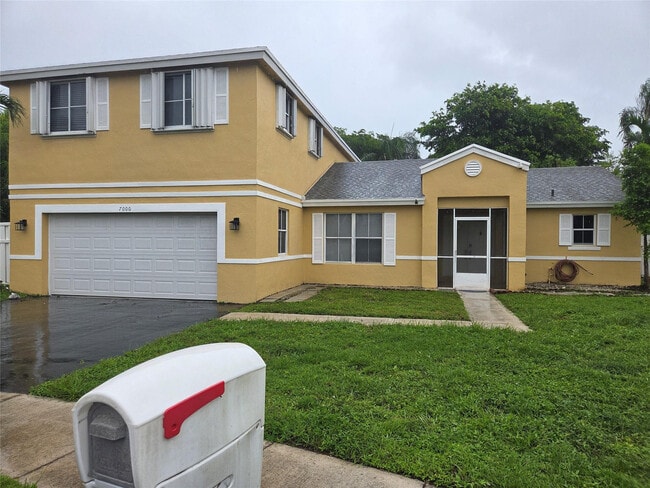 Building Photo - 7000 SW 39th Ct